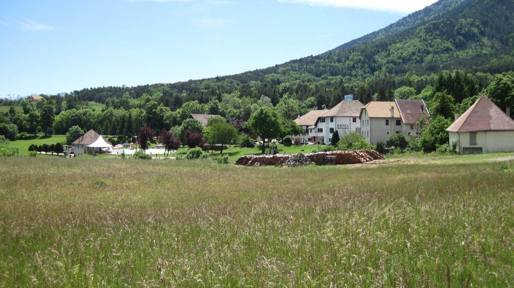 Hotel Restaurant Le Traineau Clelles Exteriér fotografie